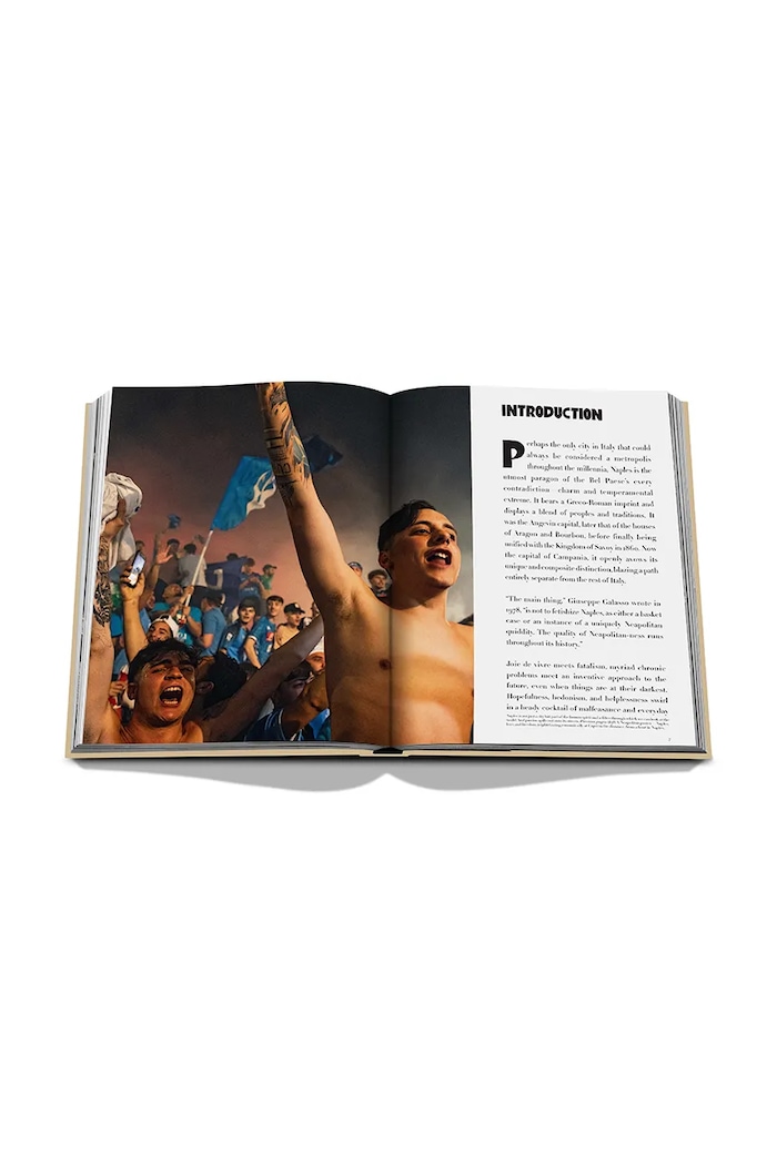 Assouline book Napoli Amore by Cesare Cunaccia — photo 4