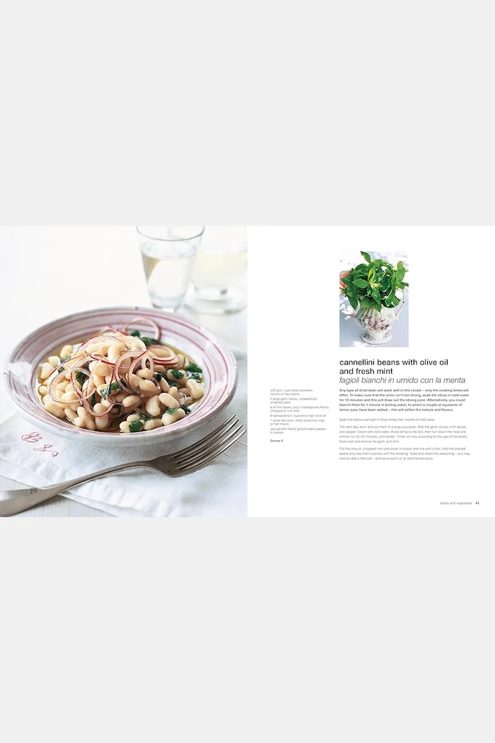 home & lifestyle book The Italian Kitchen by Maxine Clark, English — photo 2