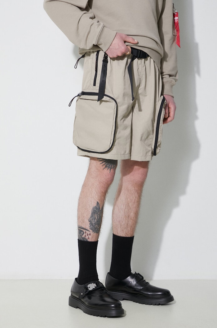 Alpha Industries shorts Utility UV